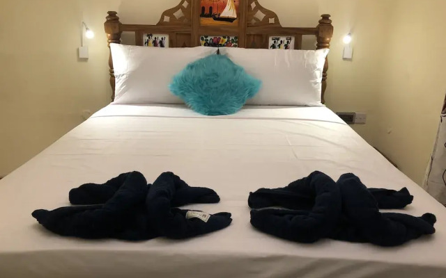 Bottoms Up - Hotel