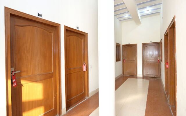 OYO 7609 Hotel Dolphin