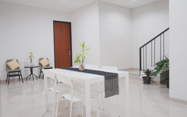 UROOMS Panglima Polim