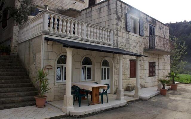 Apartment Curri