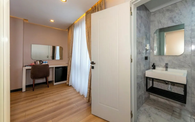 Hilltown Airport Hotel