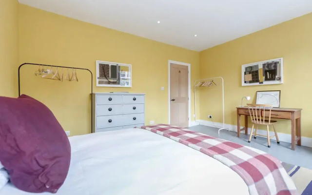 Vauxhall Oasis - 3 Bed House by BaseToGo
