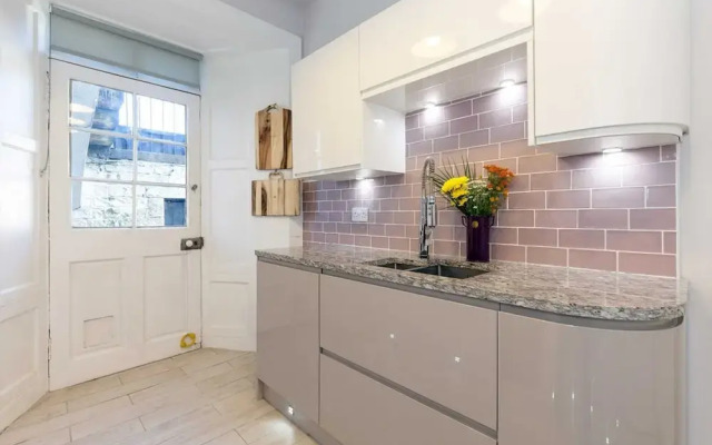 Beautifully Modernised New Town Home