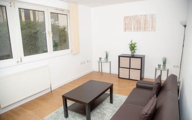 Large Shoreditch, Hoxton 3-bed Garden Flat