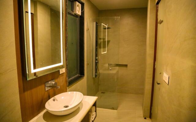 Four Leaf Hotel Sapphire Blue