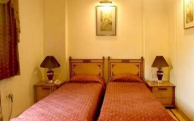 Hotel Benzy Palace