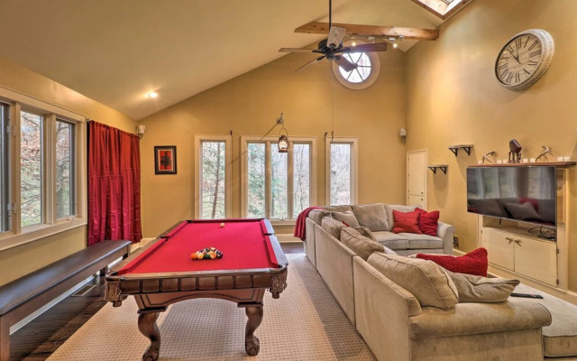 Cozy Conyers Cabin w/ Fireplace & Pool Table!