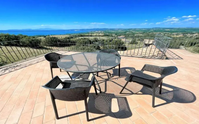 Pool, Jacuzzi and Events Room - Charming Villa in Umbria - Sleeps 24 - Lake View