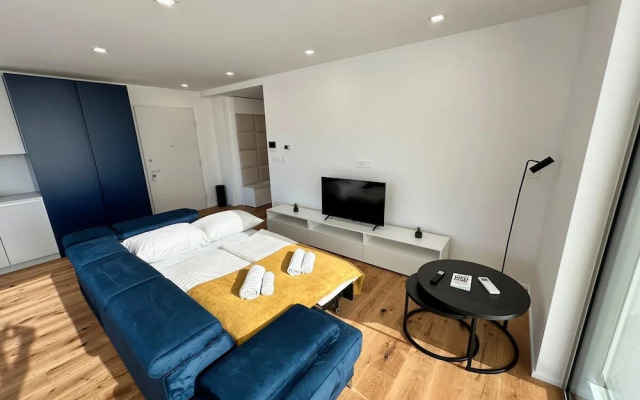 Garden Residence - Premium Castle View Apartment