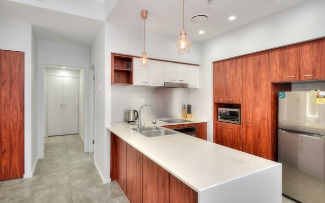 Chevron Renaissance - HR Surfers Paradise