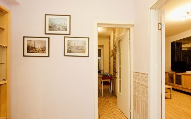 LUXKV Apartment on Nikoloyamskiy
