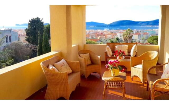 Alghero, Villa Duchessa with sea view surrounded by greenery for 8 people