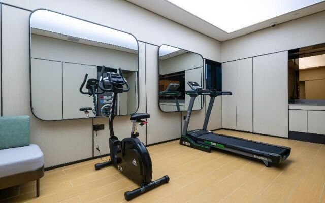 Ji Hotel (Shanghai Orient Yide City)
