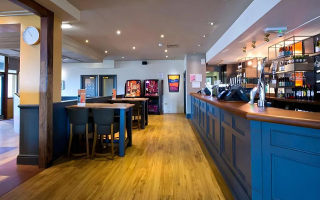 Premier Inn Livingston (M8/J3)