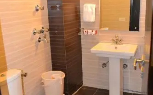 Hotel R R Inn