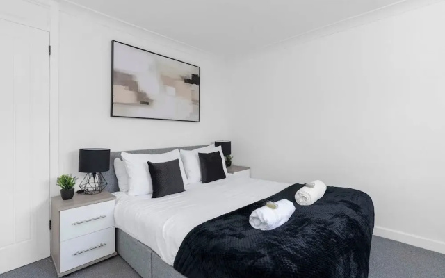 Stylish 4bed Home Free Parking 20 Min to Edinburgh