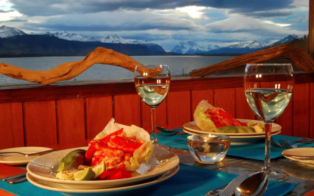 Weskar Patagonia Lodge