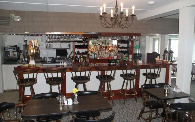 Bluebird Ocean Point Inn