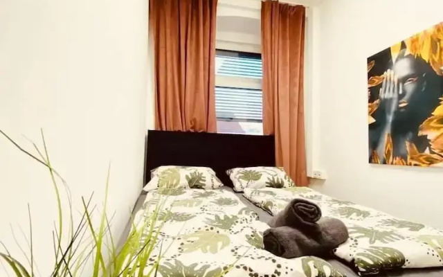 7BR Apt Near Schönbrunn for 15 Guests