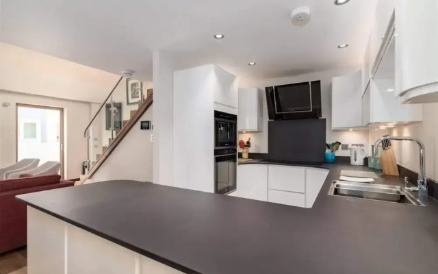 Beautiful 3BR Mews Home, 5min From Paddington