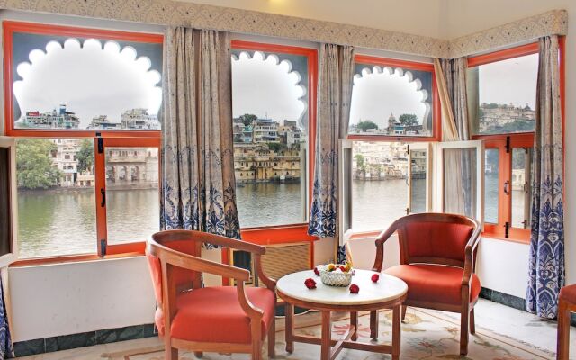 Hotel Sarovar on Lake Pichola