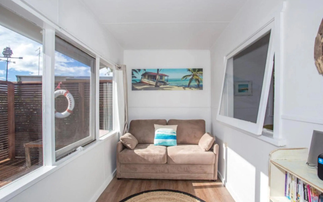 Retro Beach Cottage 681 Murramarang Rd – Balcony – Kioloa