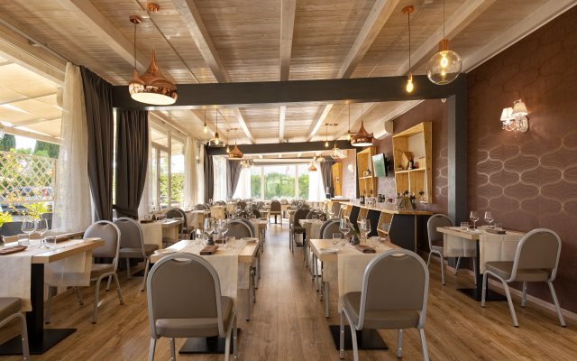 Simon Hotel