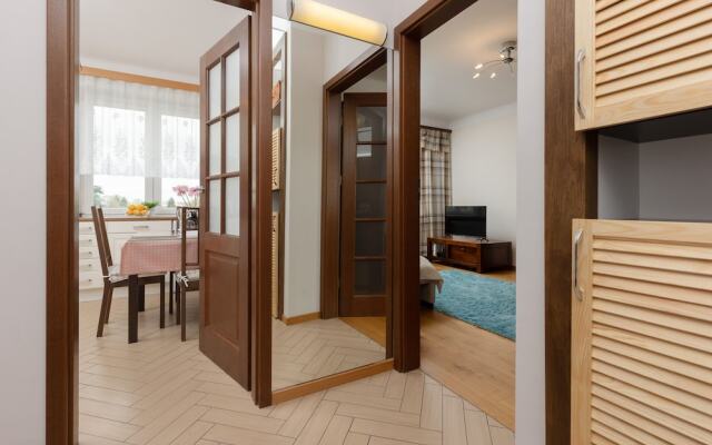 Metro Racławicka Studio by Renters
