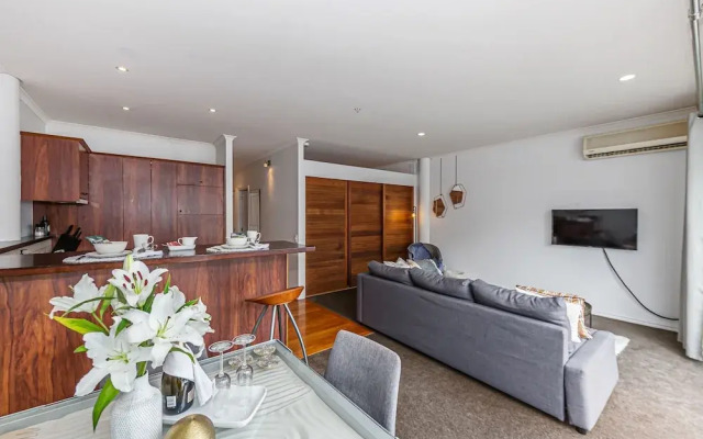 Premium 1BR Apartment at Princes Wharf