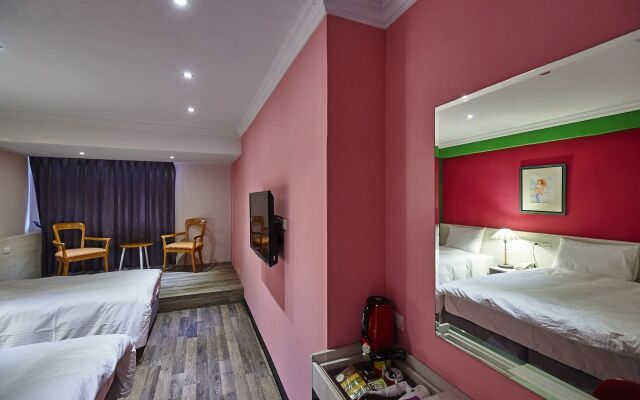 Lily Hotel