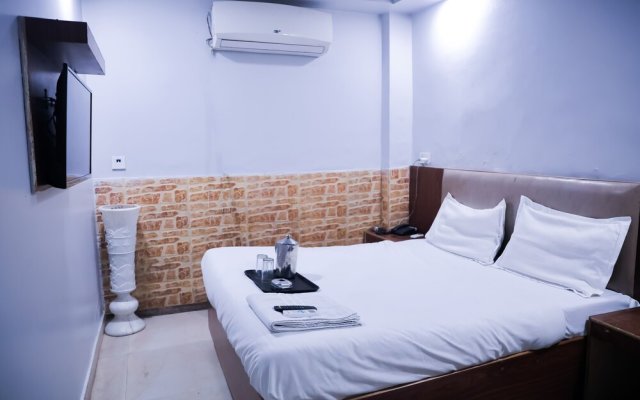 Roomshala 127 Mannat Stay