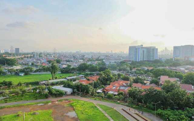 Fully Furnished and Comfortable 2BR Green Pramuka Apartment