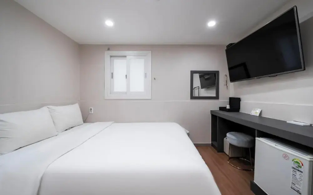 Calm Rest Hotel