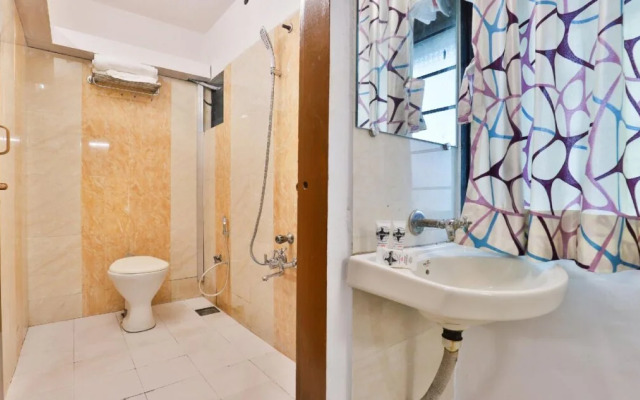 Hotel Day Night Stay By OYO Rooms