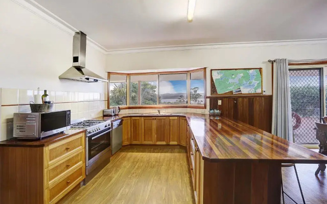 Farm Stay & Iconic Water Views - 32 Zachary Drive