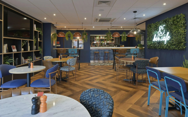 Travelodge Altrincham Central