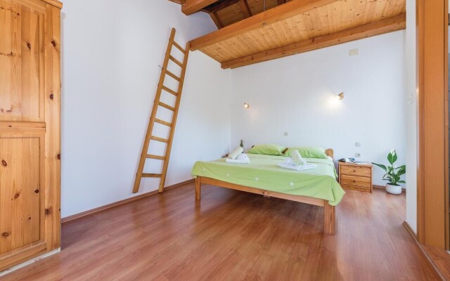 Beautiful Apartment in Brodarica With Wifi and 3 Bedrooms