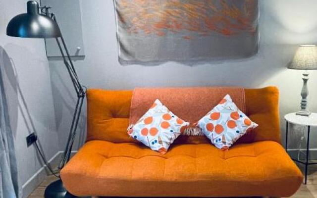 Studio Acorn private parking and garden