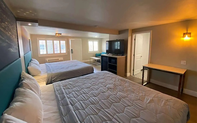 Super 8 by Wyndham Oceanside Downtown