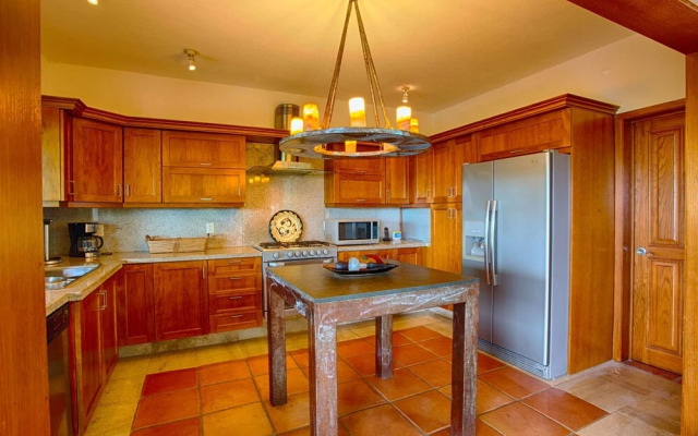 Ventanas al Mar 4 BR by Casago