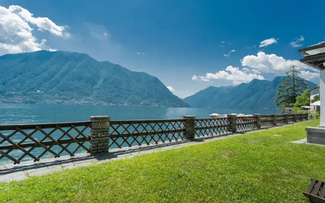 Villa Bianca - Front Lake Pool