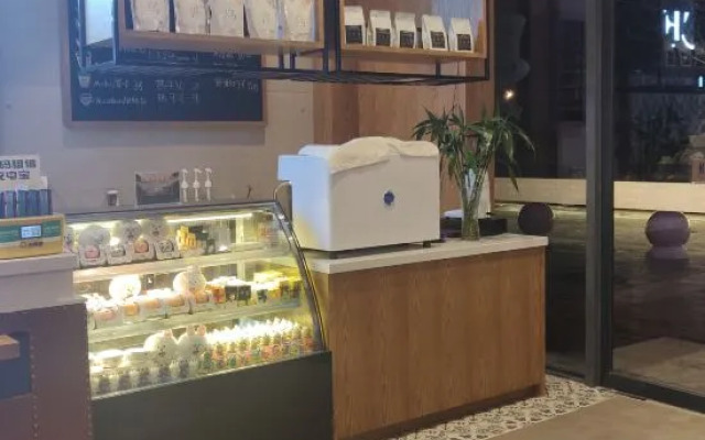 James Joyce Coffetel (Beijing Happy Valley Fatou Metro Station)