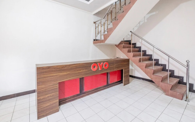 OYO 2703 Hotel Transit 1