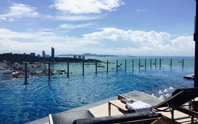 Pattaya Beach Sea View Rooftop Pool Resort