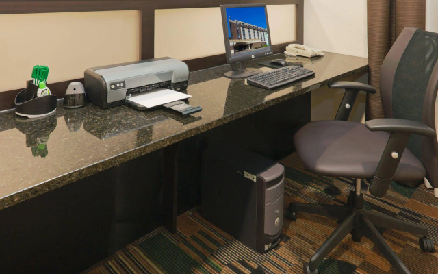 Quality Inn & Suites Downtown Mansfield