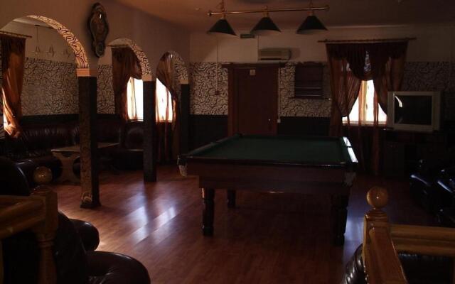 Inn Yut+