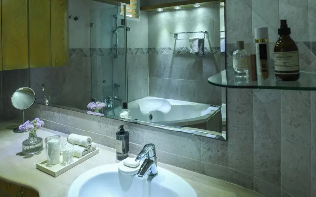 Netanya Panoramic Sea-View 4BR Apartment