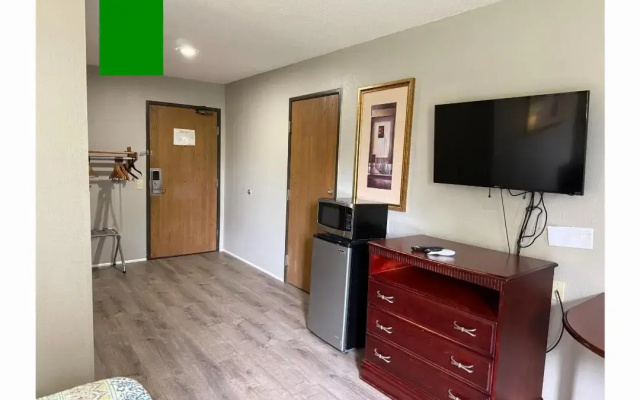 Coldwater Inn & Suites near I 69