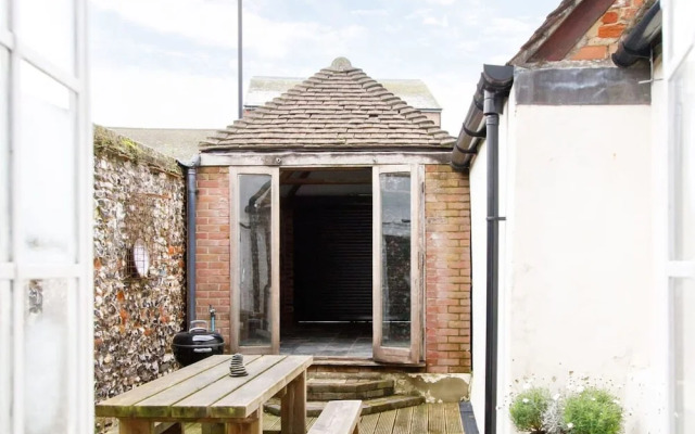Charming 3bd Townhouse Right in the City Centre