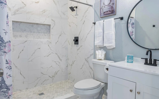 Heaven-sent Convenient 4br/ 3BA Near Downtown